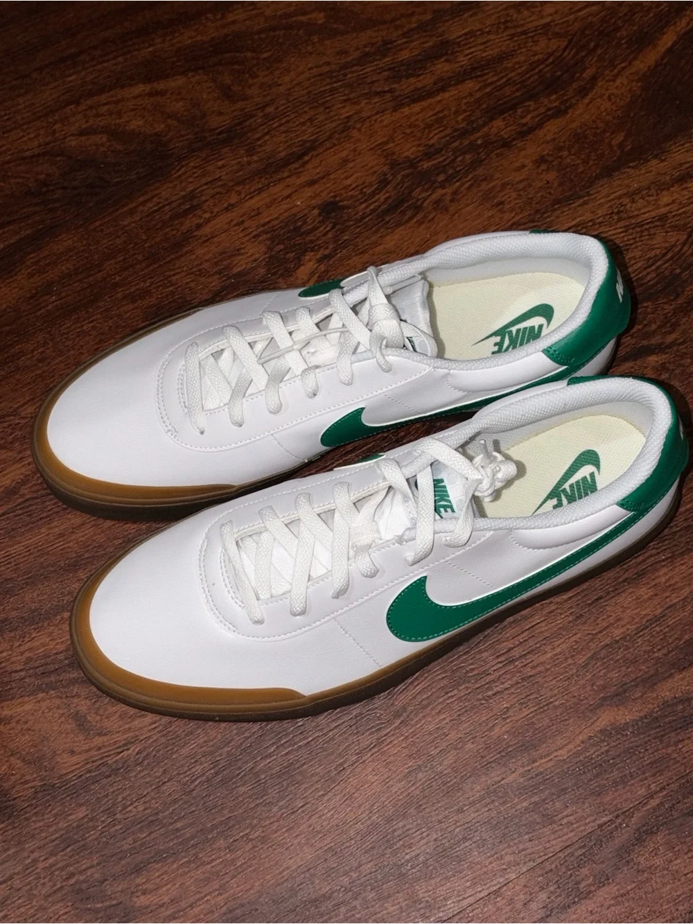 Nike size 10.5 shoes classic